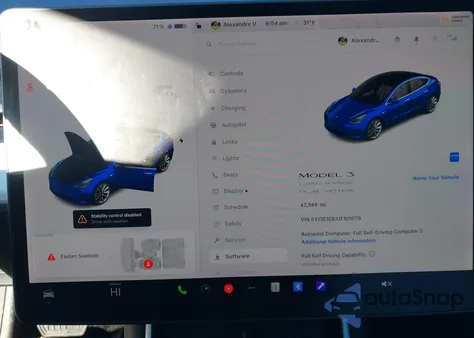 2018 Tesla Model 3 Long Range/Performance z USA, uszkodzony, nr VIN 5YJ3E1EB3JF101079